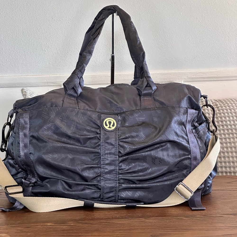 Lululemon "Bon Voyage" Quilted Duffle Yoga Gym Bag Large Weekender Black